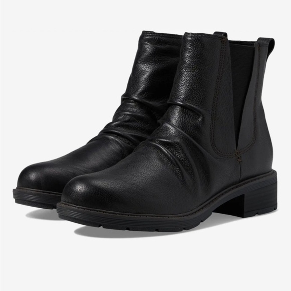 New ▶️ Clarks ◀️ Hearth Rose Slouchy Chelsea Black Leather Ankle Boots Women’s 6